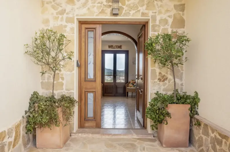 This magnificent luxury residence in Mallorca, located in Cala Ratjada, offers a privileged position in an exclusive residential area — photo 4