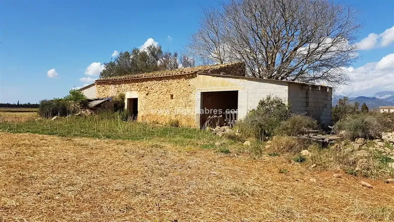Unique opportunity on the outskirts of the charming municipality of Sencelles, on the beautiful island of Mallorca. This huge rustic estate — photo 1