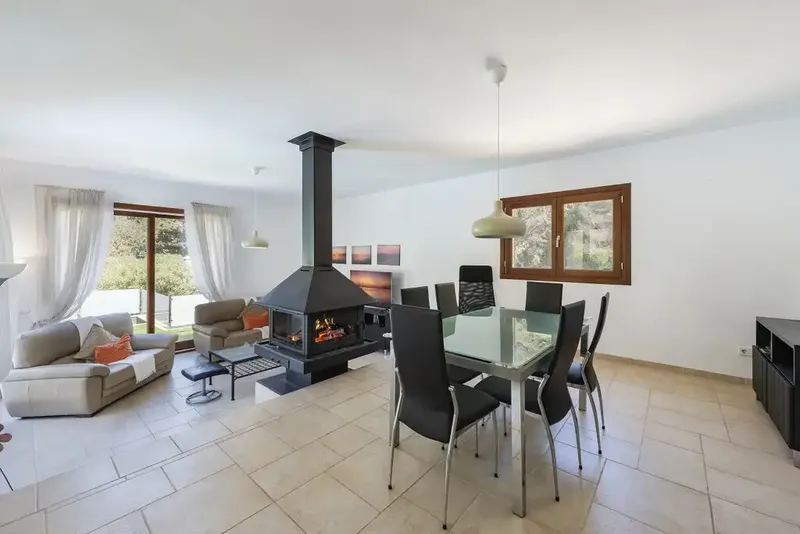 Five-bedroom villa in perfect condition for sale in the sought-after area of Bonaire, near Alcudia, in the north — photo 2