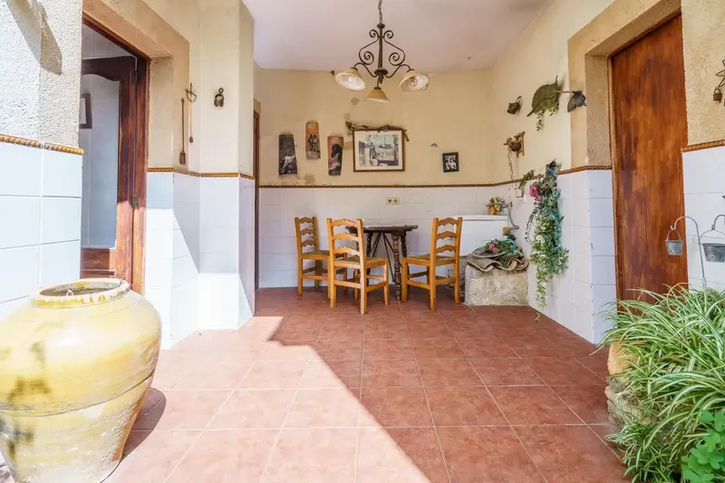 Discover this magnificent 280 m2 house, distributed over two comfortable floors and located in one of the most beautiful and quiet areas of the island — photo 1