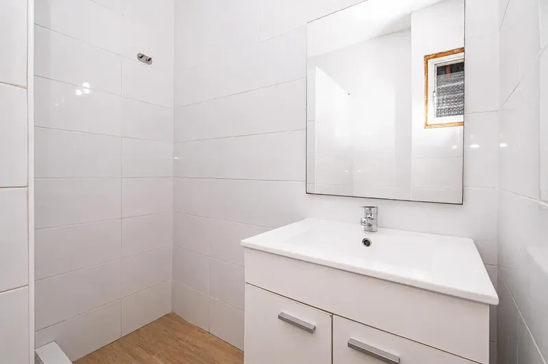 This charming apartment is located in Soledad Norte accessible by stairs from a fourth floor. — photo 12