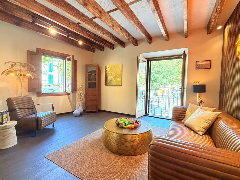 Exclusive designer apartment on the 1st floor, at the market square of Llucmajor — photo 1