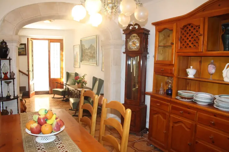 Quiet but central house in Pollensa with 3 bedrooms, 1 bathroom, living room, kitchen with dining area, patio, laundry room and rooftop terrace with — photo 6