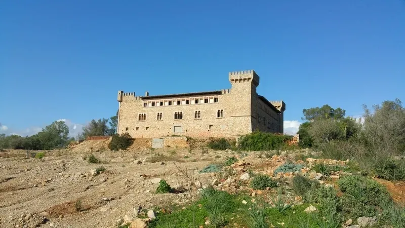 Spectacular investment opportunity, a rustic castle for sale near the city of Palma De Mallorca. — photo 2