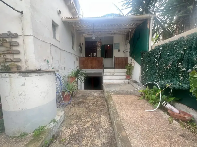 If you are looking for a spacious, independent house with its own parking in the city center, this property may be just what you need. — photo 5