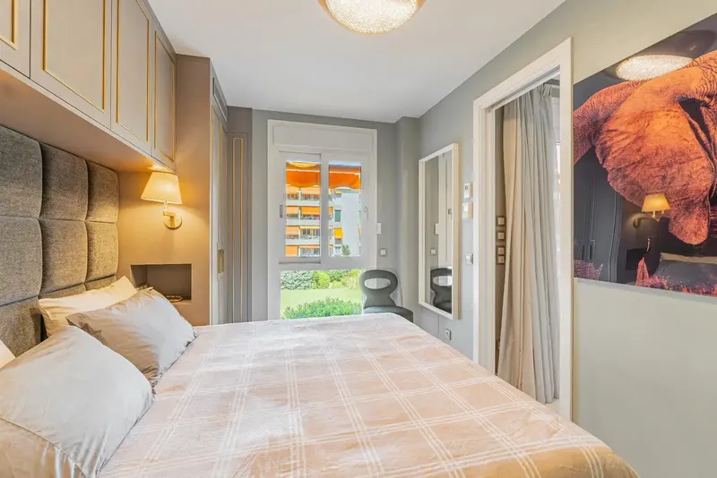 Discover this completely renovated apartment in one of the most exclusive communities in Portals Nous, with direct access to the — photo 9