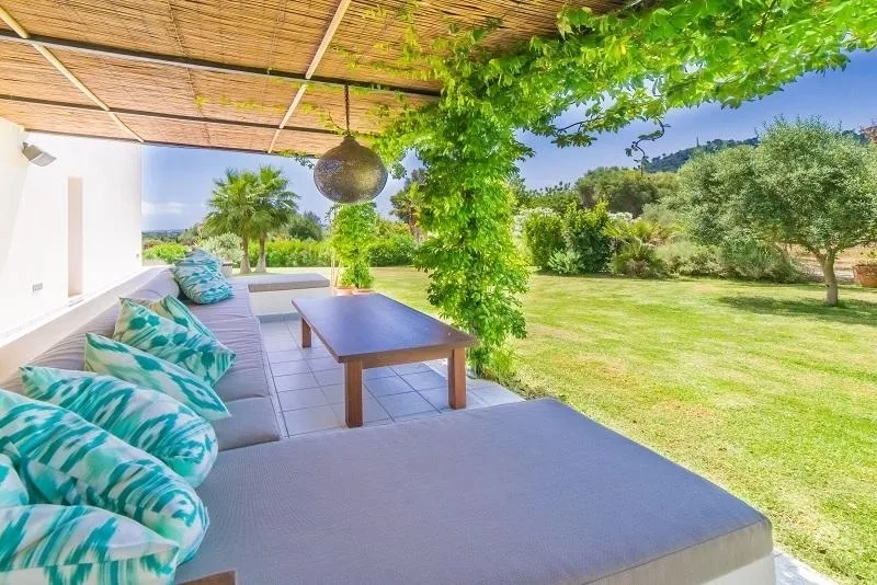 Unique estate property with guesthouse close to the beach and terrific sea view — photo 7