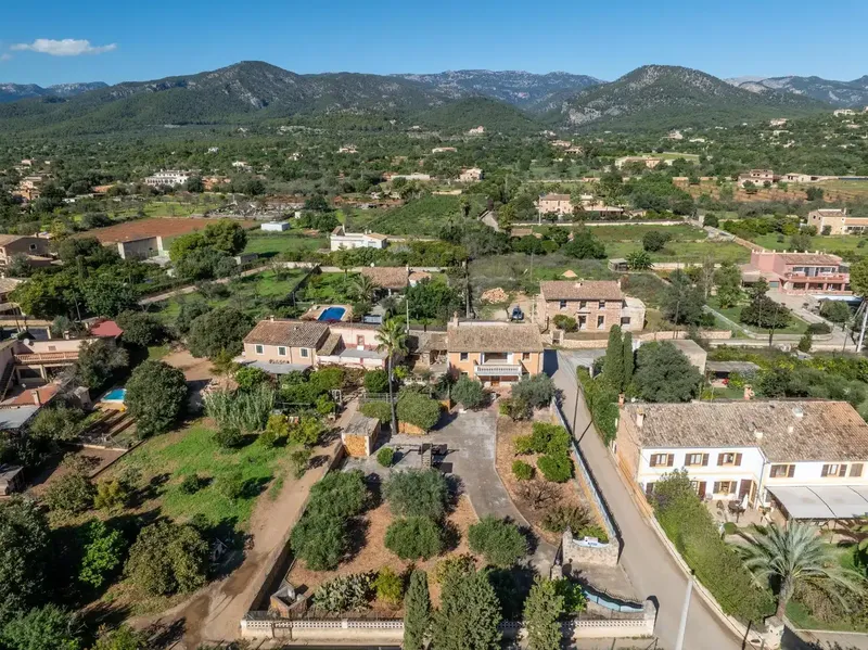 Spectacular house with large plot in Santa María del Camí — photo 1