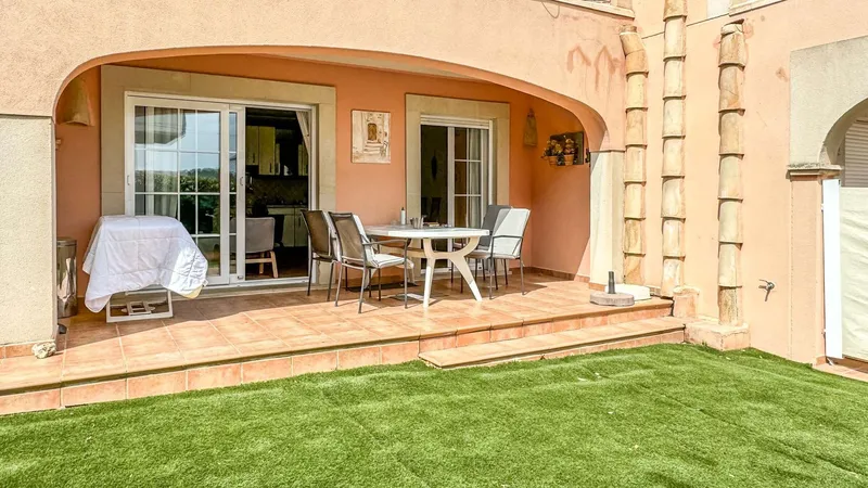 Sunny apartment with garden and separate studio near the beach — photo 11