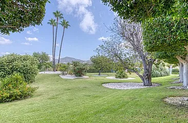 Grand estate in an irreplaceable location on the golf course of Santa Ponsa — photo 1