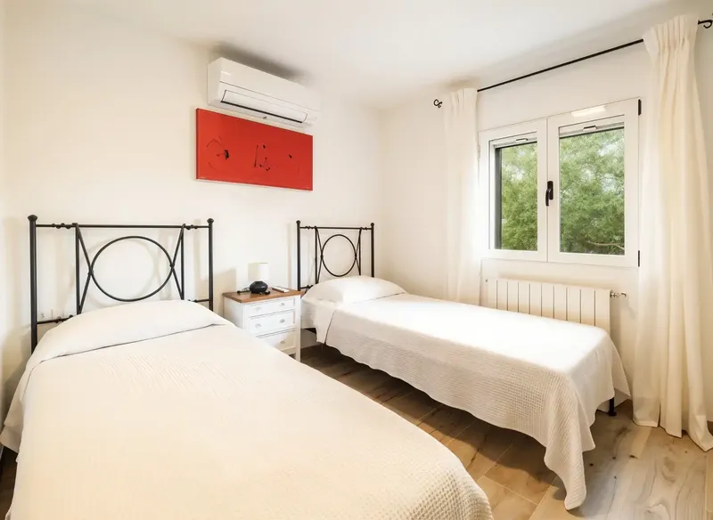 This lovingly renovated house with two separate residential units is located above the beautiful bay of Cala Santanyí — photo 9