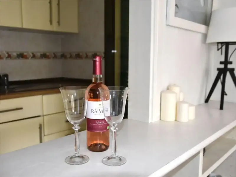 Ubicado en la tranquila zona de Es Pinareten Puerto Pollensa, este apartamento en venta ofrece un espacio acogedor y funcional. Totalmente a — photo 6
