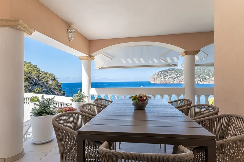 Impressive Mediterranean villa for sale in Camp de Mar with fantastic sea views — photo 4