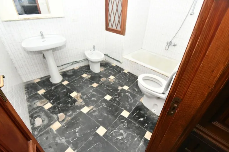 Complex of 3 independent houses of approximately 667m2 built with a large central patio — photo 8