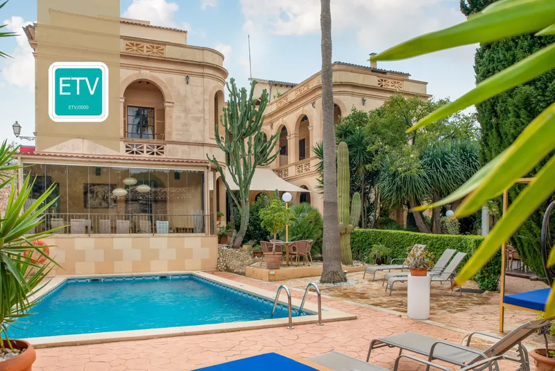 Worthwhile investment – town palace in Artá with hotel & restaurant license — photo 1