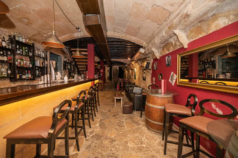 Successful Established Restaurant in a Fantastic Location — photo 2