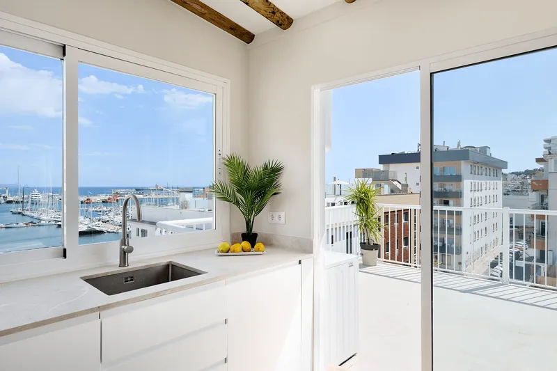 Penthouse with terrace and sea views in Santa Catalina, Palma de Mallorca — photo 7