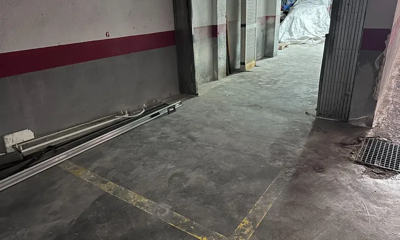 Parking space with ample storage space — photo 2