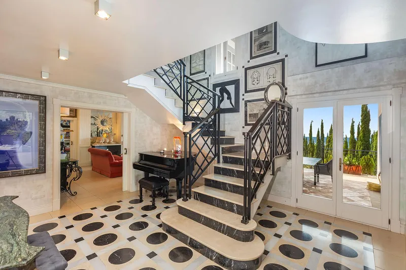 Luxurious estate with breathtaking views — photo 5