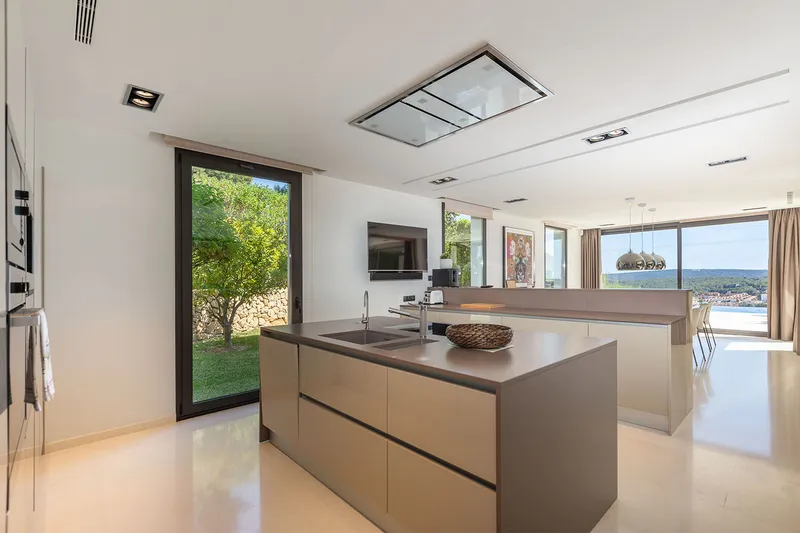 Modern luxury villa with magnificent views — photo 9