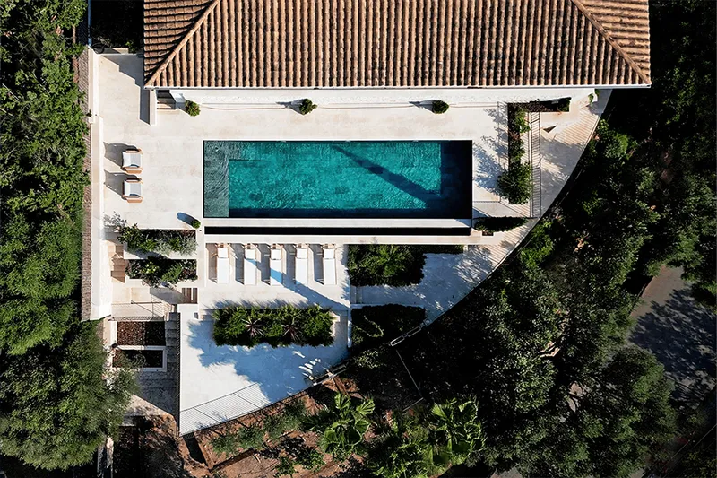Mediterranean villa with sea and mountain views — photo 9