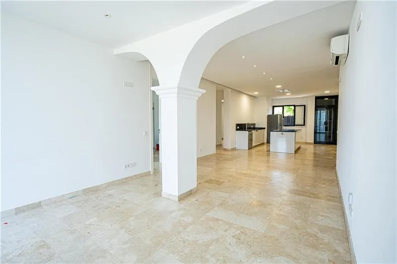 Ground floor flat with a terrace and garden, right on the beachfront with panoramic sea views — photo 1