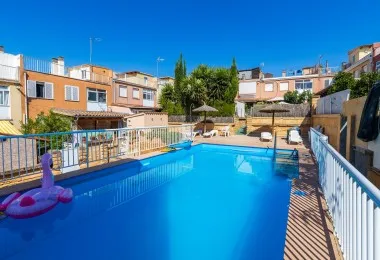 Ground floor with large terrace and communal pool — photo 1