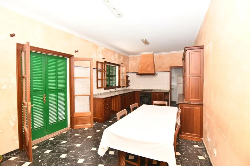 Complex of 3 independent houses of approximately 667m2 built with a large central patio — photo 5