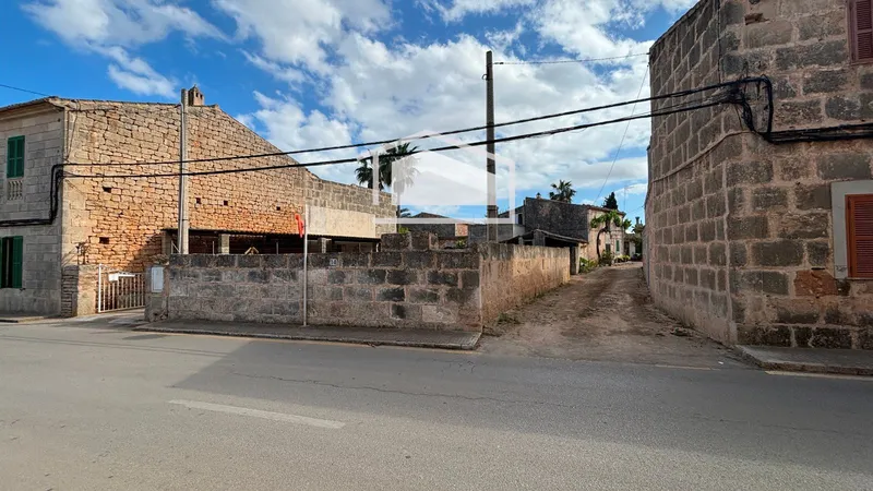 Buildable Urban Plot in Ses Salines - 229 m² with Potential for Residential Projects — photo 9