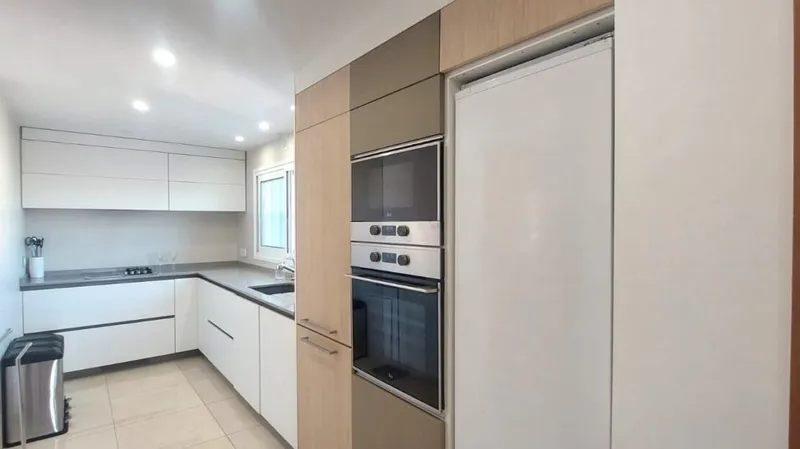Spacious apartment with sea views in Palma city – for sale — photo 9