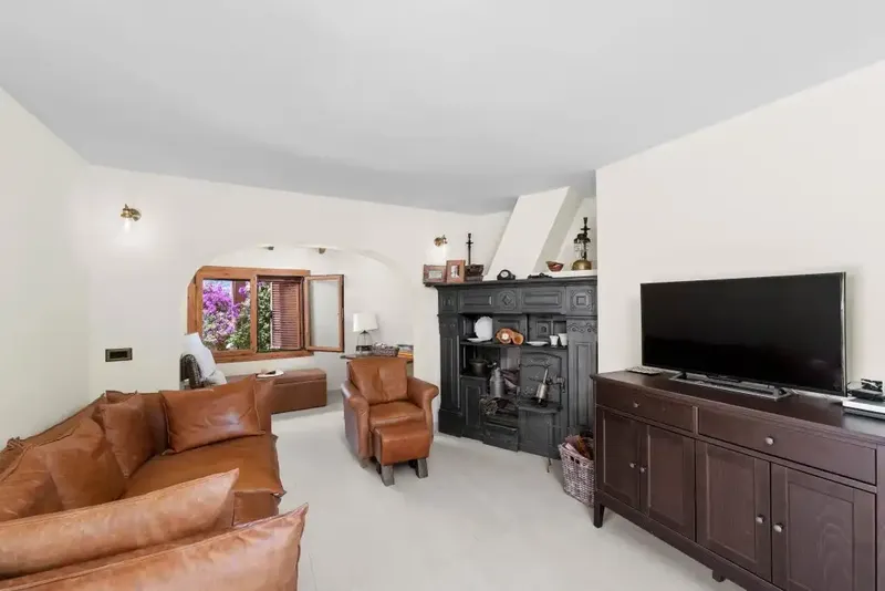 Located on a large plot within walking distance of the vibrant restaurants, boutiques and the nautical club of Port Andratx, this property — photo 8