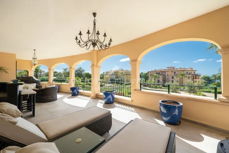 Impressive and Spacious Apartment in the Prestigious and Secure Community of Residencias Mardavall — photo 1