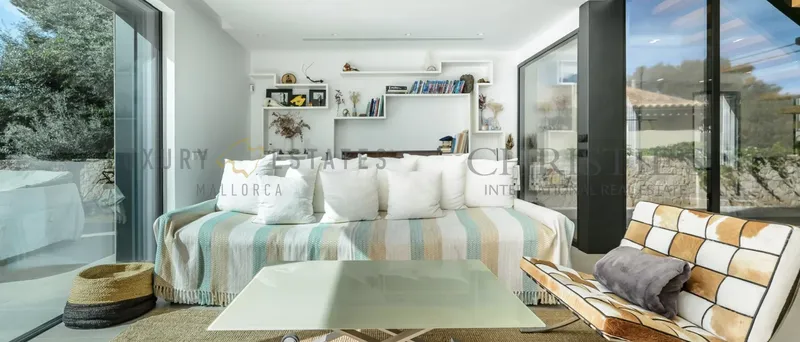 Luxurious villa with sea views in Portals Nous — photo 4