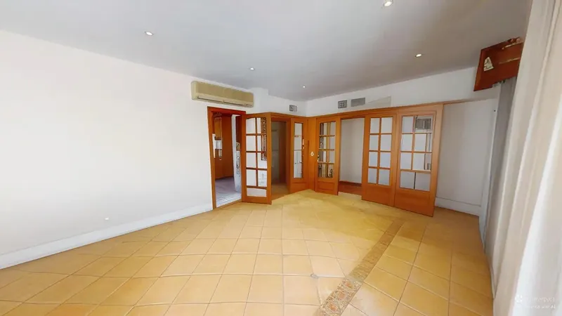 Only investors!!! Property not available to live in!! The bare ownership of the property is sold with the life usufruct in favor of — photo 5