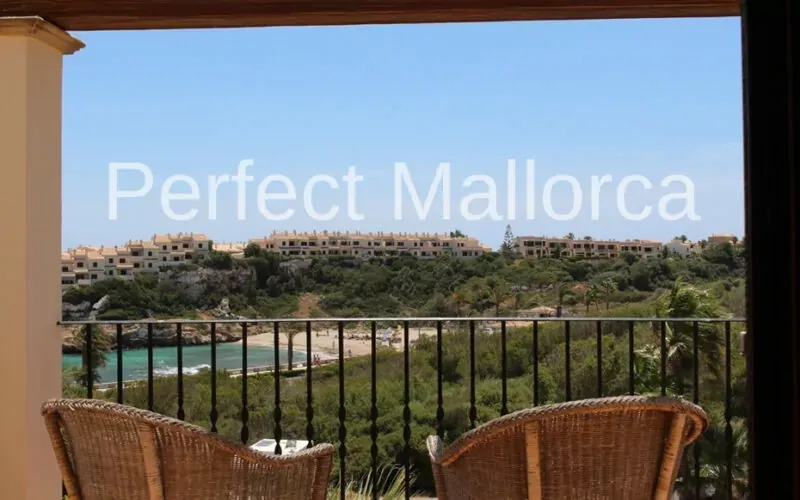 End townhouse overlooking the beach in a well maintained complex with pool in Cala Murada — photo 1