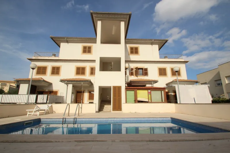 151274 Chalet for sale with pool in Puerto Alcudia — photo 1