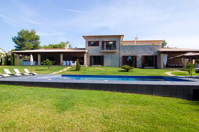 Impressive villa in a quiet area in Santa Ponsa — photo 4