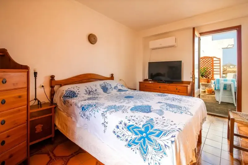 A practical townhouse in a fantastic location in the old town of Pollensa — photo 10