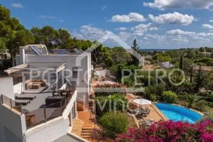 Ref. PRO227 – Unique villa with impressive architecture, spacious plot, paradisiacal garden with various terrace areas, garage, carport and large pool centrally located in Porto Petro — photo 3