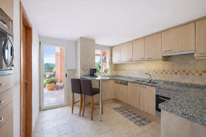 Penthouse with panoramic mountain views and a private rooftop terrace — photo 4