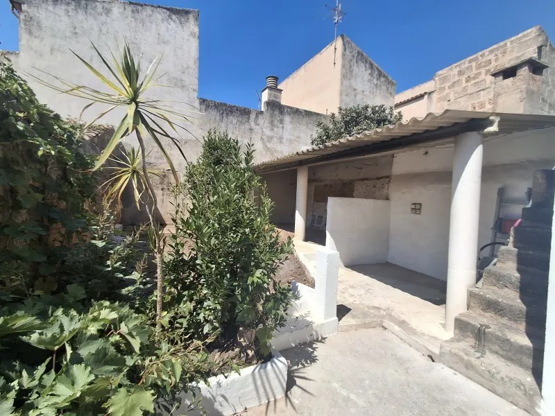 Unfurnished two-storey village house with garden, terraces and garage in the centre of Campos -DH 33 — photo 3