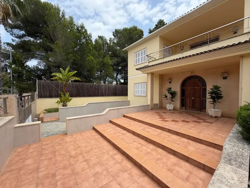 Discover this magnificent detached villa located in the prestigious residential area of Son Bauló, one of the most sought-after areas of Can Picafort — photo 2