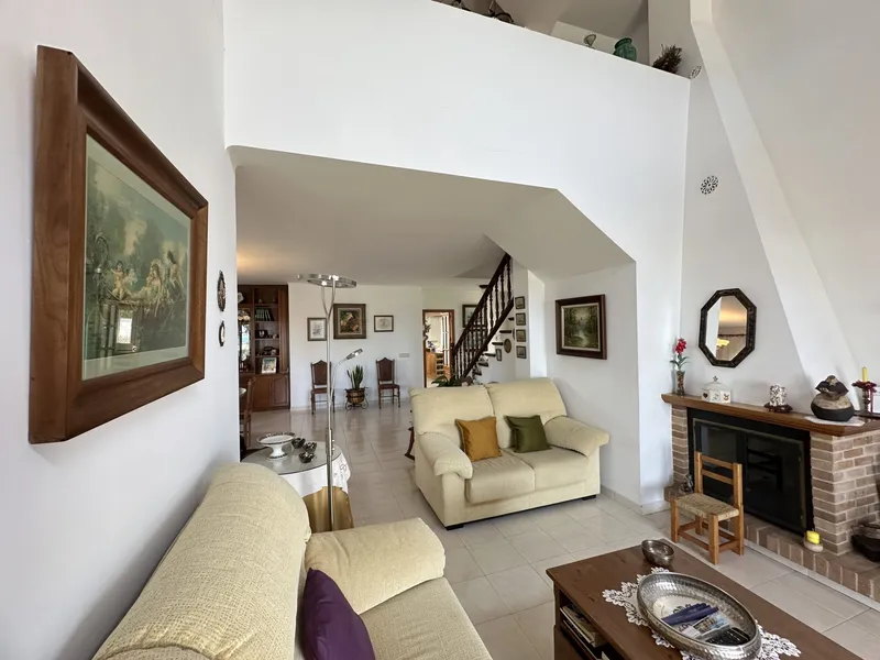 Well-maintained villa in a top location on first line of the beach promenade just at the gates of Palma — photo 9