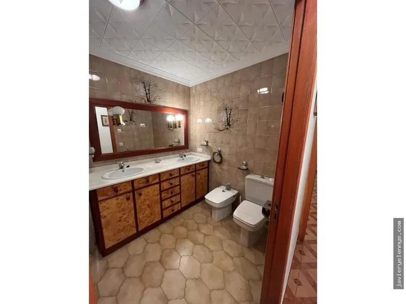Rental of penthouse on Calle de l'Arquitecte Gaudí — photo 11