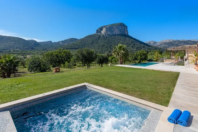 Contemporary finca with pool and panoramic mountain views for sale in Alaró, Mallorca — photo 5
