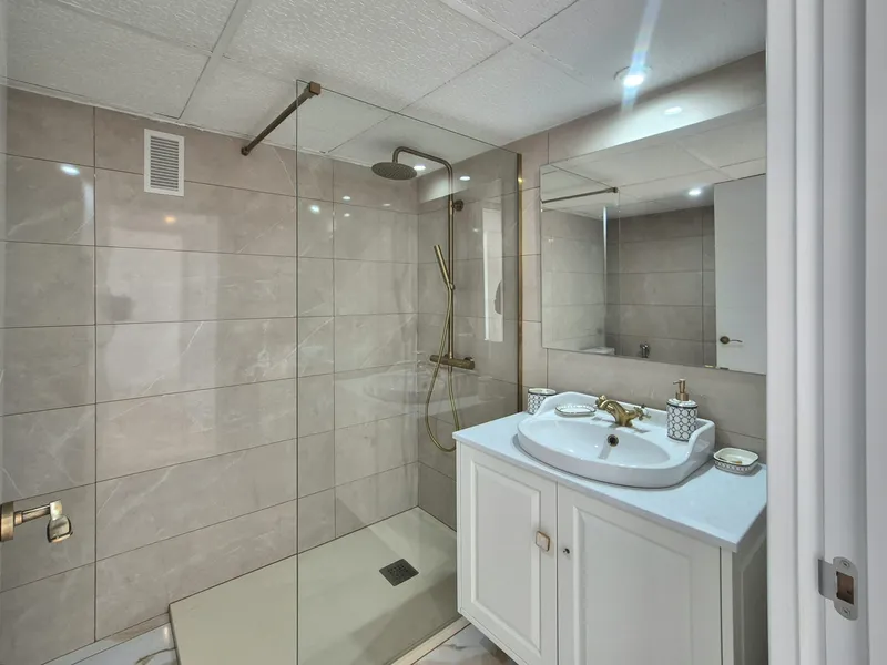 Apartment on the beach with rental potential 1 — photo 8