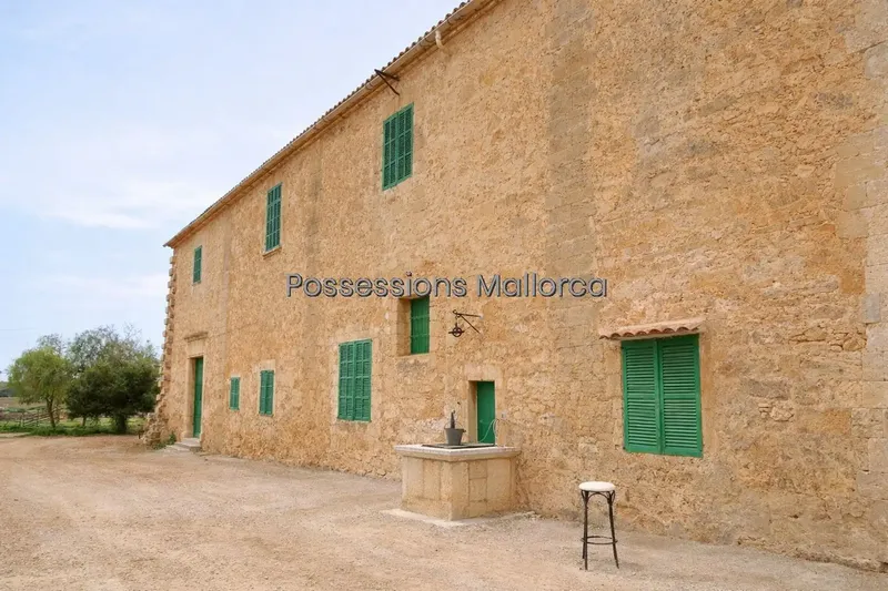 In the heart of one of the most coveted areas of Palma's coastline, between El Molinar and Coll d'en Rabassa, this large historic estate emerges — photo 3