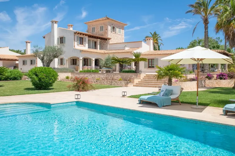 Heyne & Darder Real Estate presents: Impressive finca in the charming surroundings of Cas Concos — photo 1