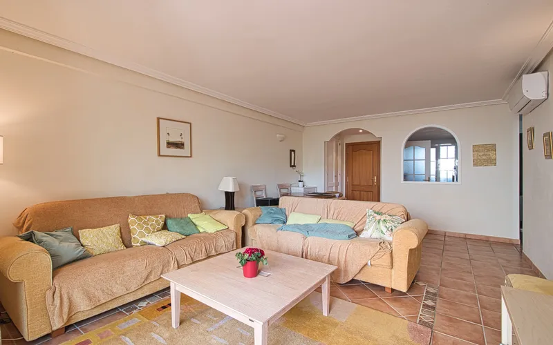 Garden apartment in a popular residential complex with a large pool, within walking distance of the ... — photo 7