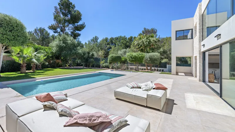 High-quality renovated villa in Nova Santa Ponsa, in a quiet and private location — photo 3